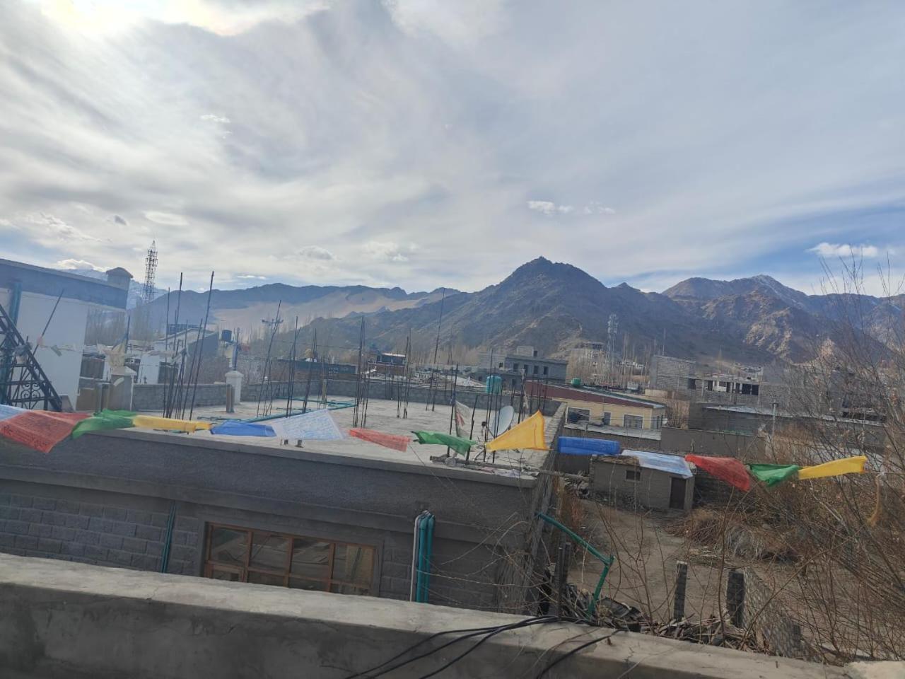 Hotel Lonchay Residency Leh Esterno foto