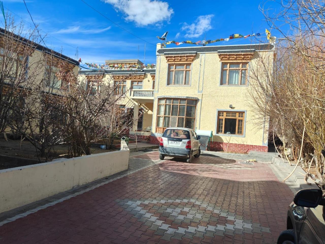 Hotel Lonchay Residency Leh Esterno foto