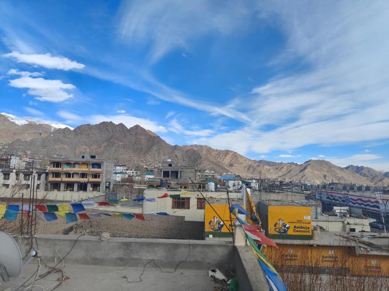 Hotel Lonchay Residency Leh Esterno foto