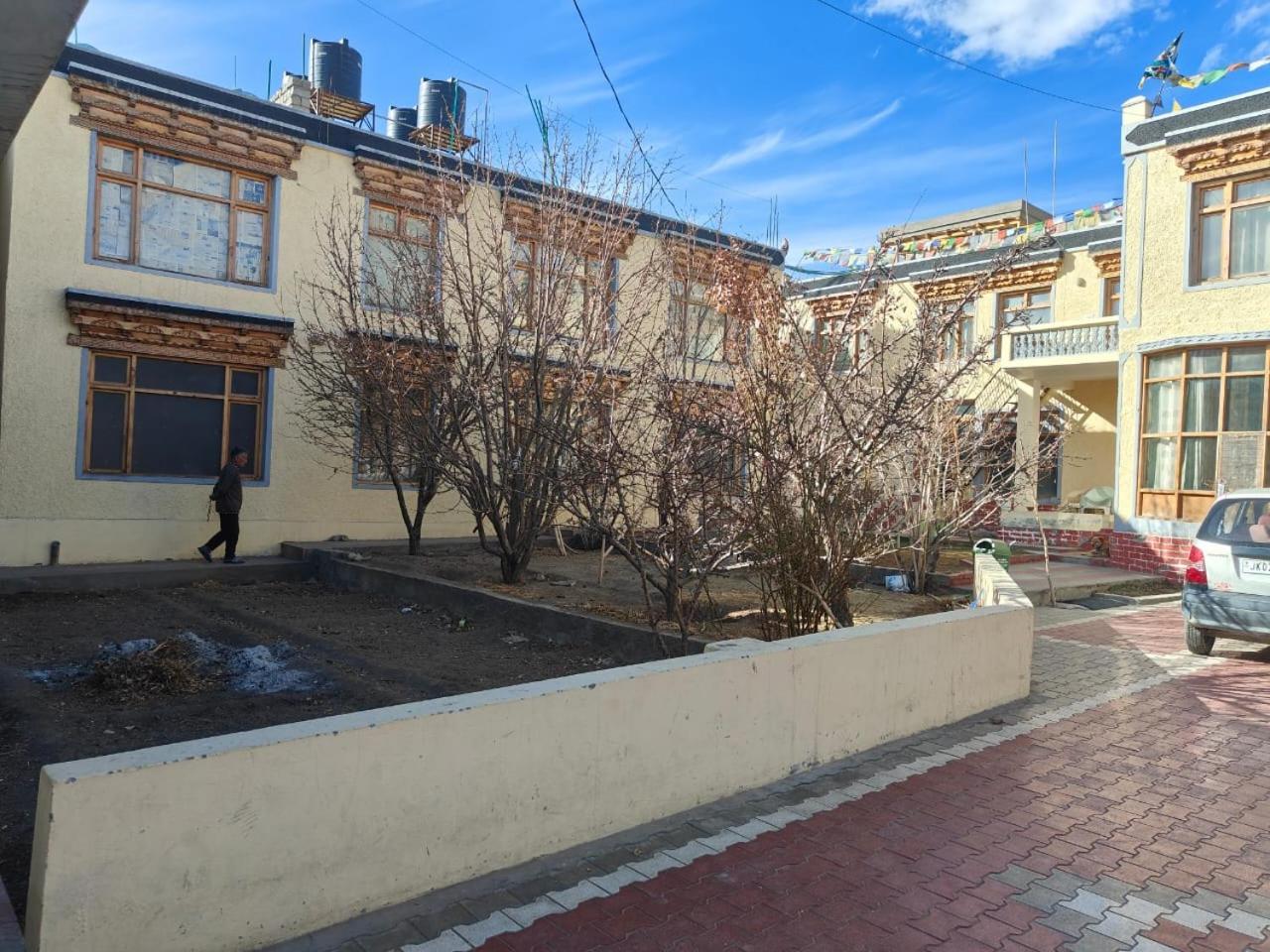 Hotel Lonchay Residency Leh Esterno foto